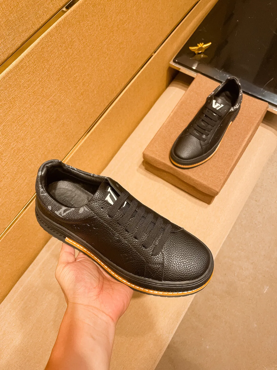 Men's shoes 💰 420💰👍【LV】🔥🔝Louis Vuitton, high-end men's shoes brand, official website 1:1 latest masterpiece: the upper is made of Italian imported first-layer cowhide🔥Official website original special technical cloth fabric matching🔥Original comfortable and breathable lining➕Original designated non-slip outsole🔥Make walking more convenient and comfortable! An exclusive new model, a stunning work, a beautiful 1:1 replica [color] compared to the official quality! Create a fashionable personality to set off your uniqueness! A must-have for trendy men! 🔥, sizes: 38-44. color:.     2⃣️colors available🔥